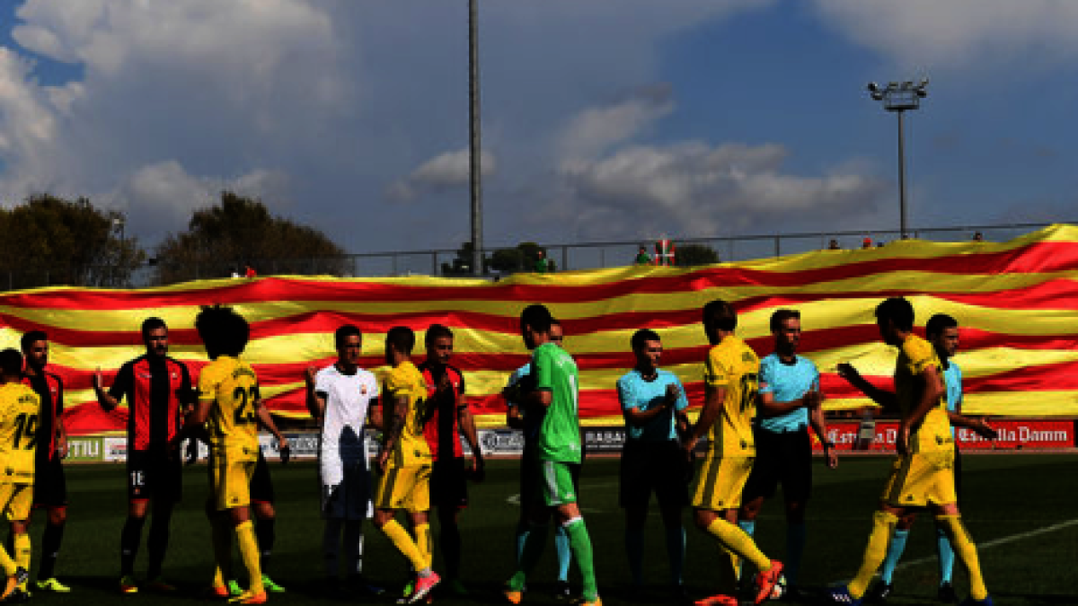 La senyera desplegada pel Club de Futbol Reus.