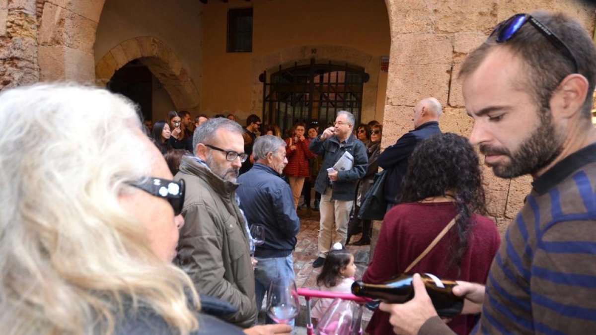 Una imagen del recorrido por los rincones de la Part Alta donde había habido bodegas.