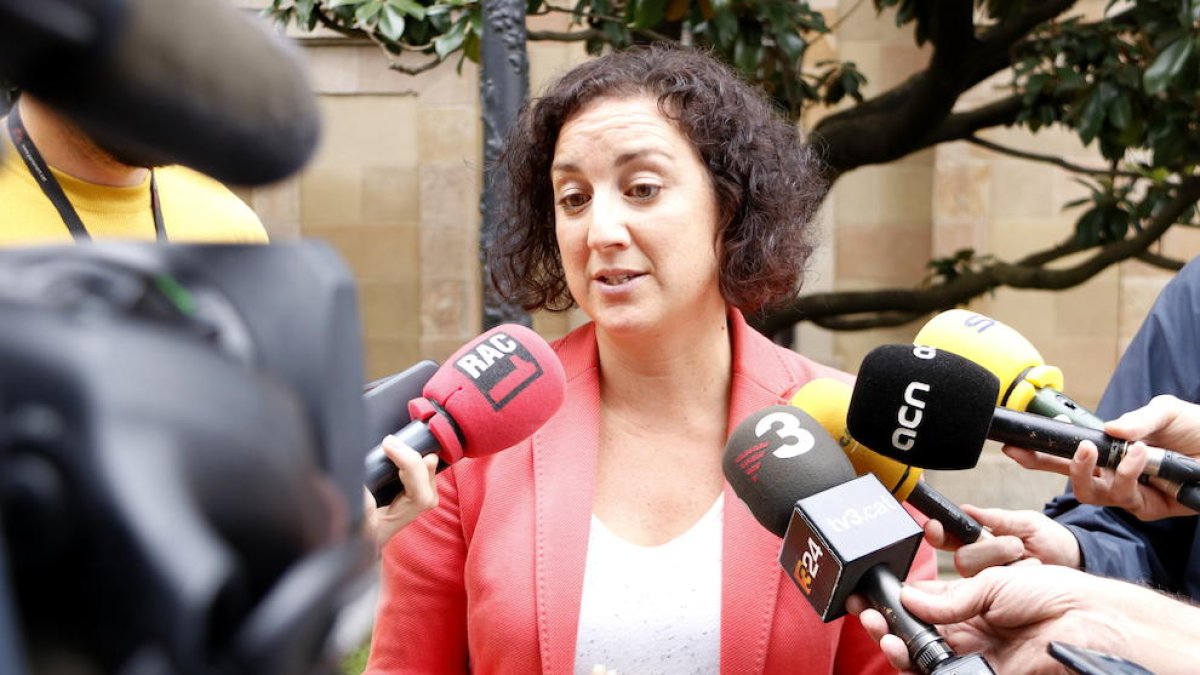 La portaveu adjunta del PSC al Parlament, Alícia Romero, fent declaracions als mitjans aquest 20 d'octubre.