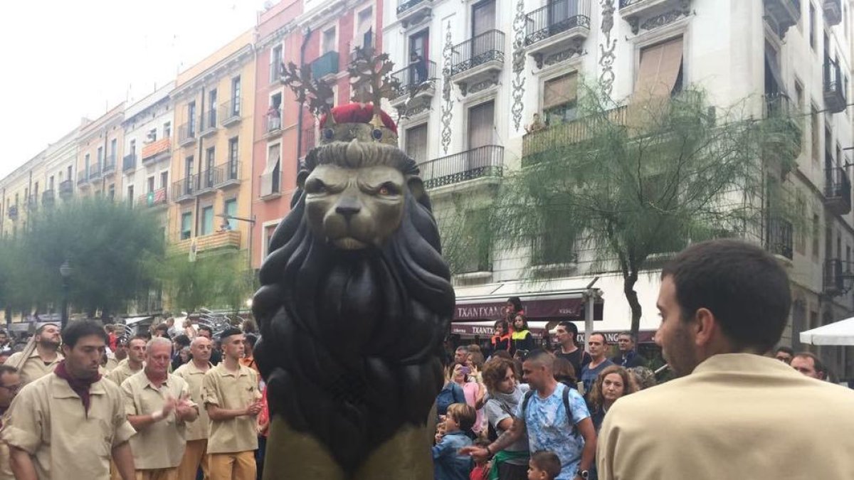 El Lleó a la plaça de la Font.