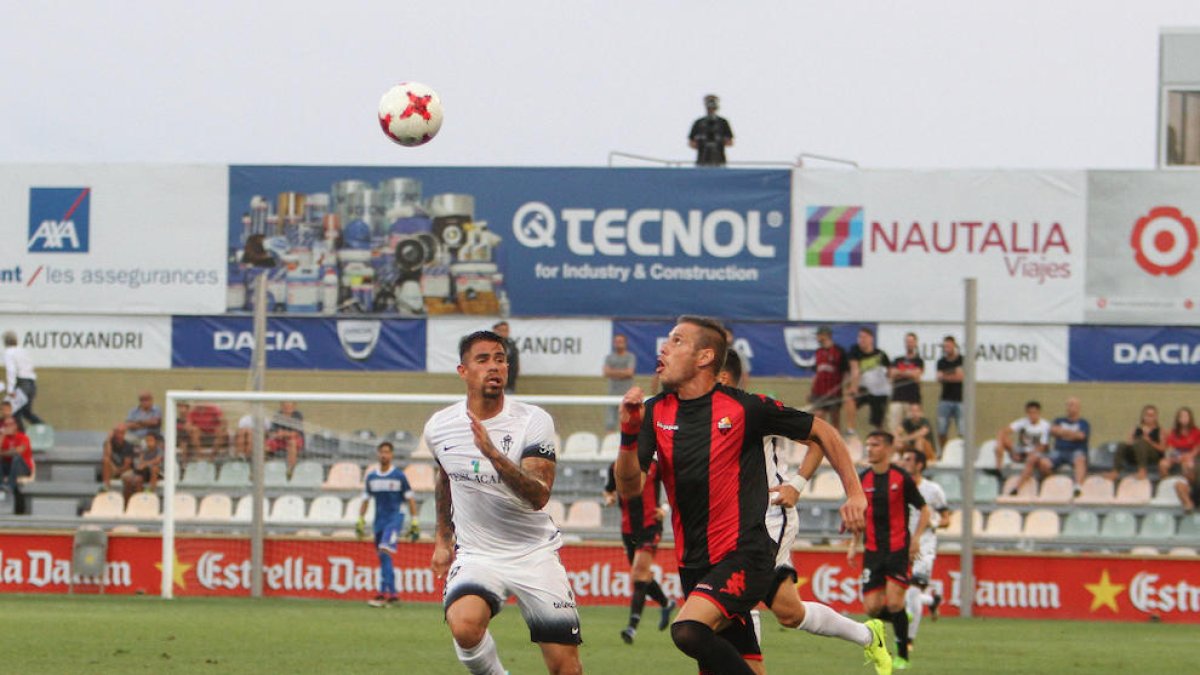 Querol torna a ocupar un lloc en l'onze inicial.