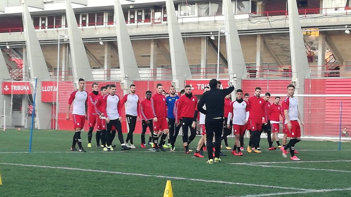 Un momento del entrenamiento del Nàstic.