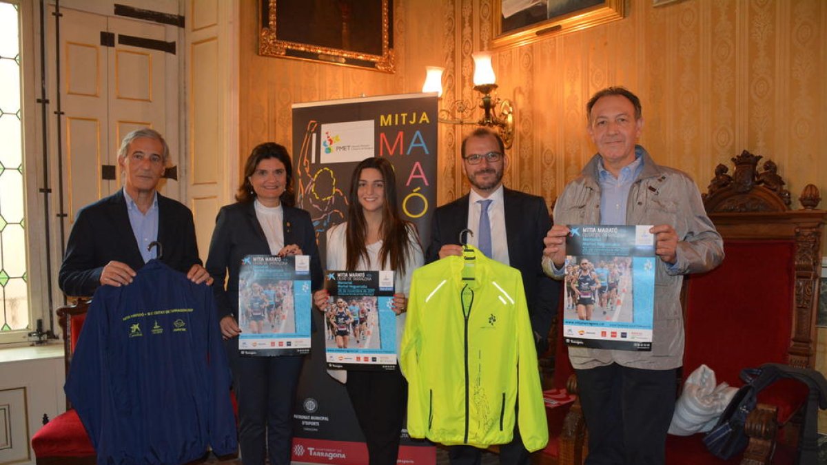 Josep Bertran, Elisa Vedrina, la filla de Negueruela i representants d'empreses patrocinadores.