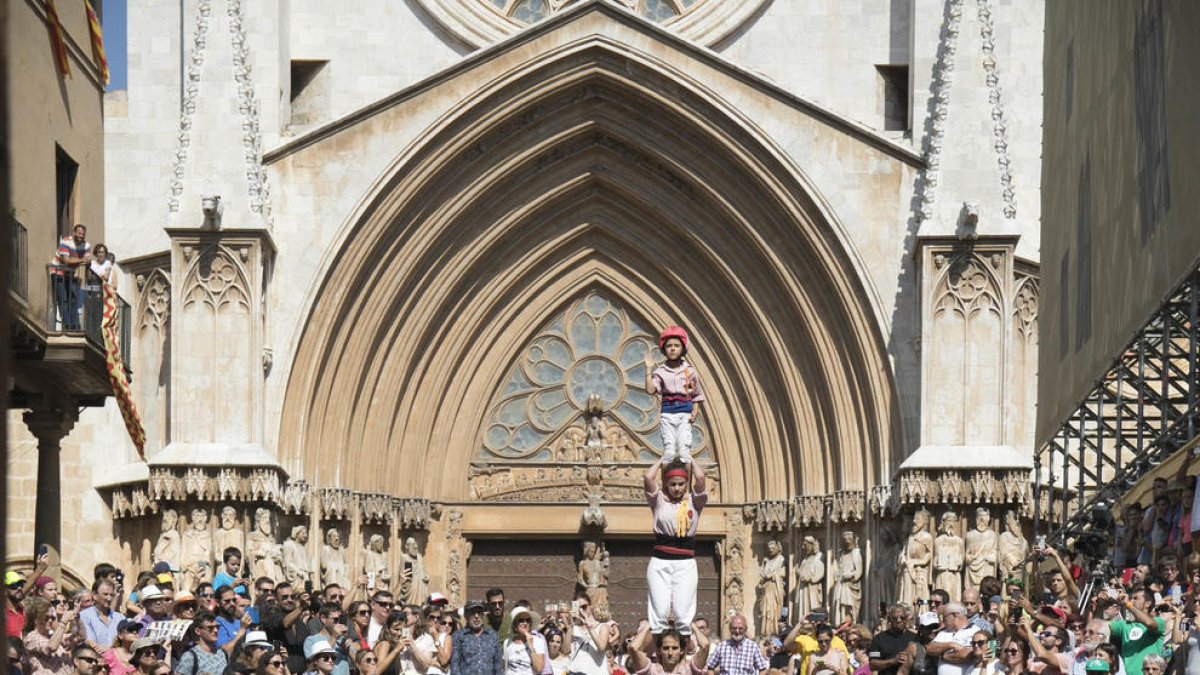 Pilar caminant dels Xiquets de Tarragona.