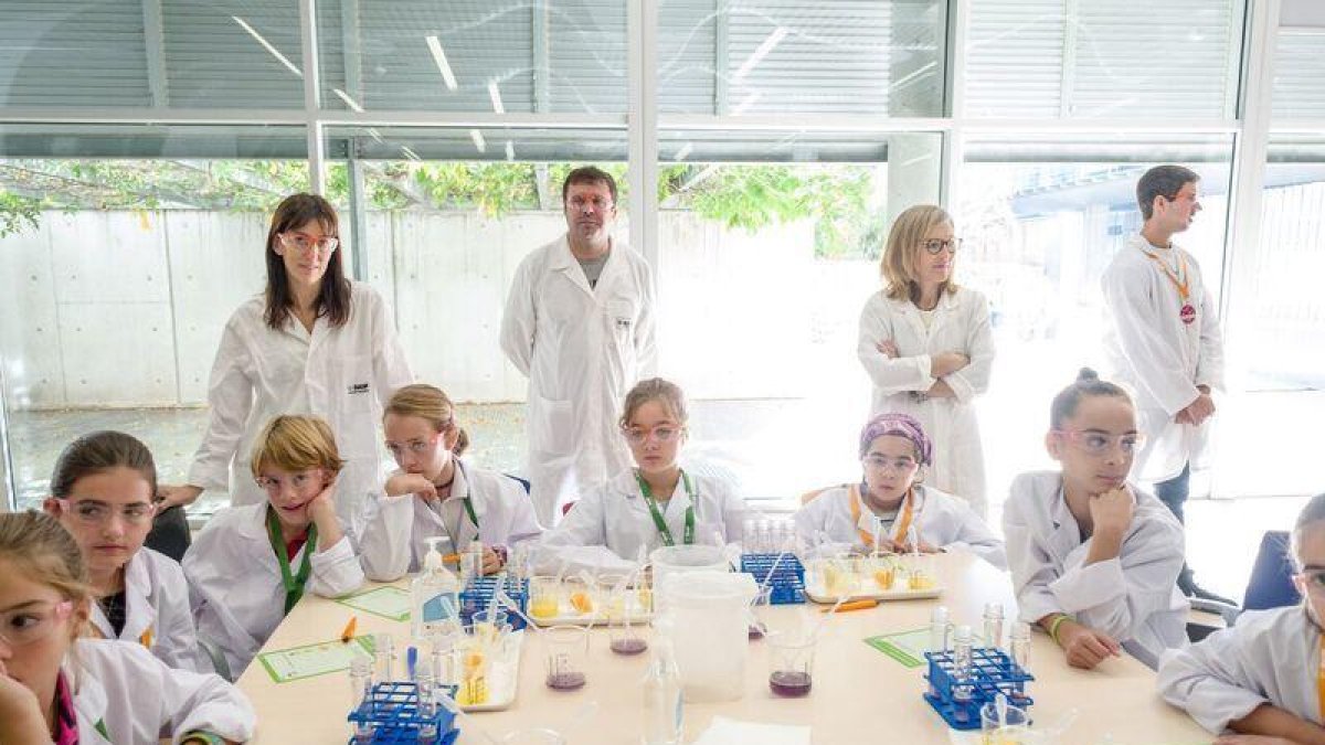 Niños participando en las activiitats promovidas por BASF.