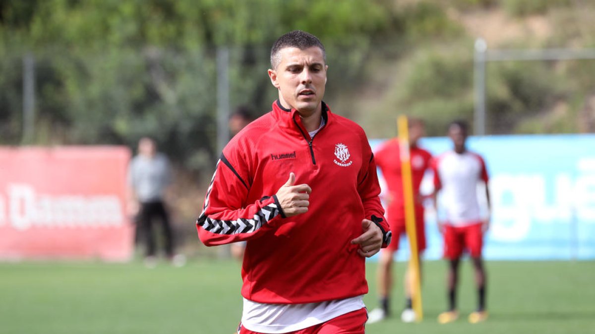 Abraham Minero, durante un entrenamiento con el Nàstic la pasada semana en el anexo del Nuevo Estadio.