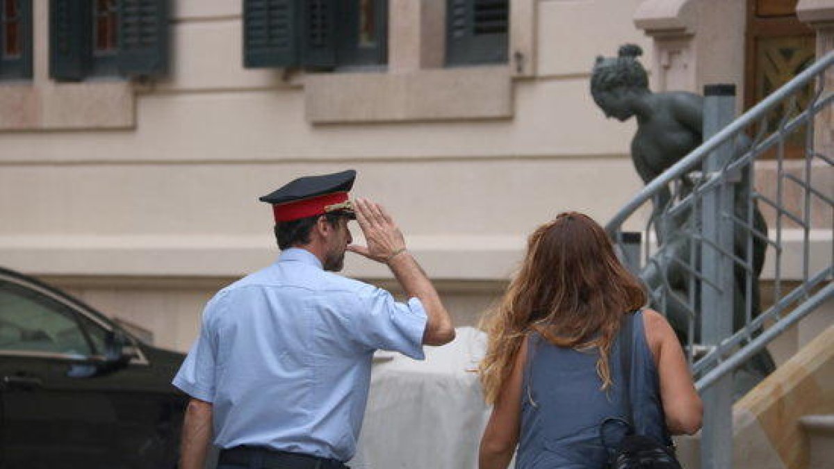 El comissari general de coordinació territorial dels Mossos, Ferran López, arriba a la primera reunió convocada pel coronel de la Guàrdia Civil, Diego Pérez de los Cobos, a la delegació del govern espanyol.