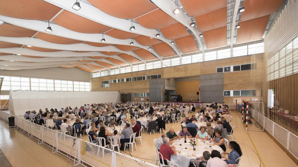 Imagen de la comida en reconocimiento público de los abuelos y abuelas de Constantí.