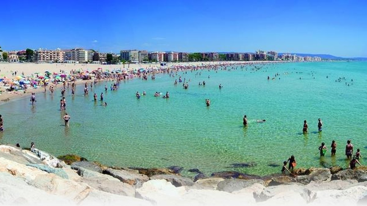 Imagen de archivo de una playa en Torredembarra.