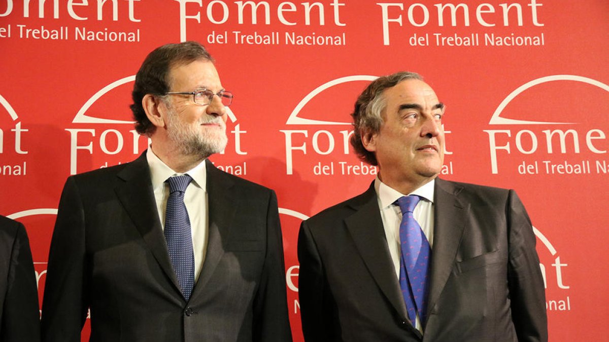 El presidente del gobierno español, Mariano Rajoy, con el presidente de la CEOE, Juan Rosell.