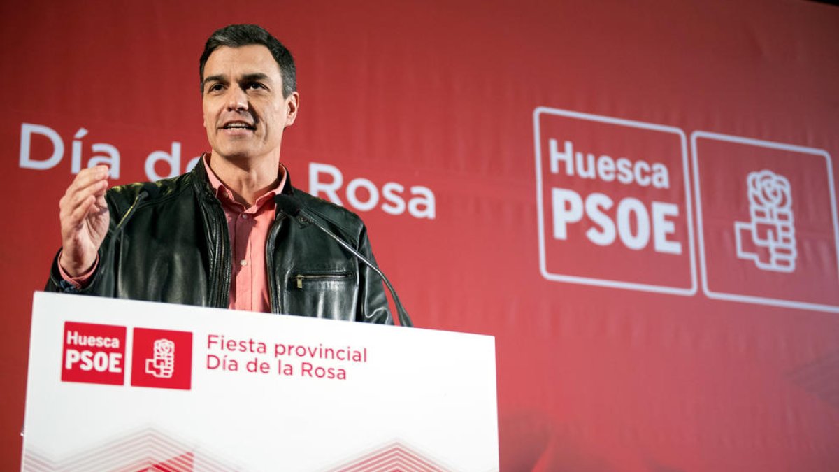 El secretari general del PSOE, Pedro Sánchez, durant la seva intervenció a la Festa de la Rosa de l'Alt Aragó, el 8 d'abril del 2018.