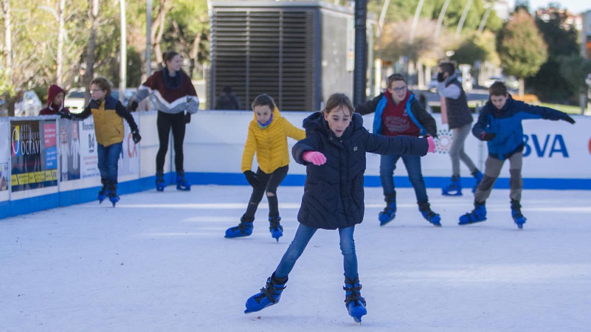 Uns 450 patinadors han utilitzat la pista de gel el primer cap de setmana