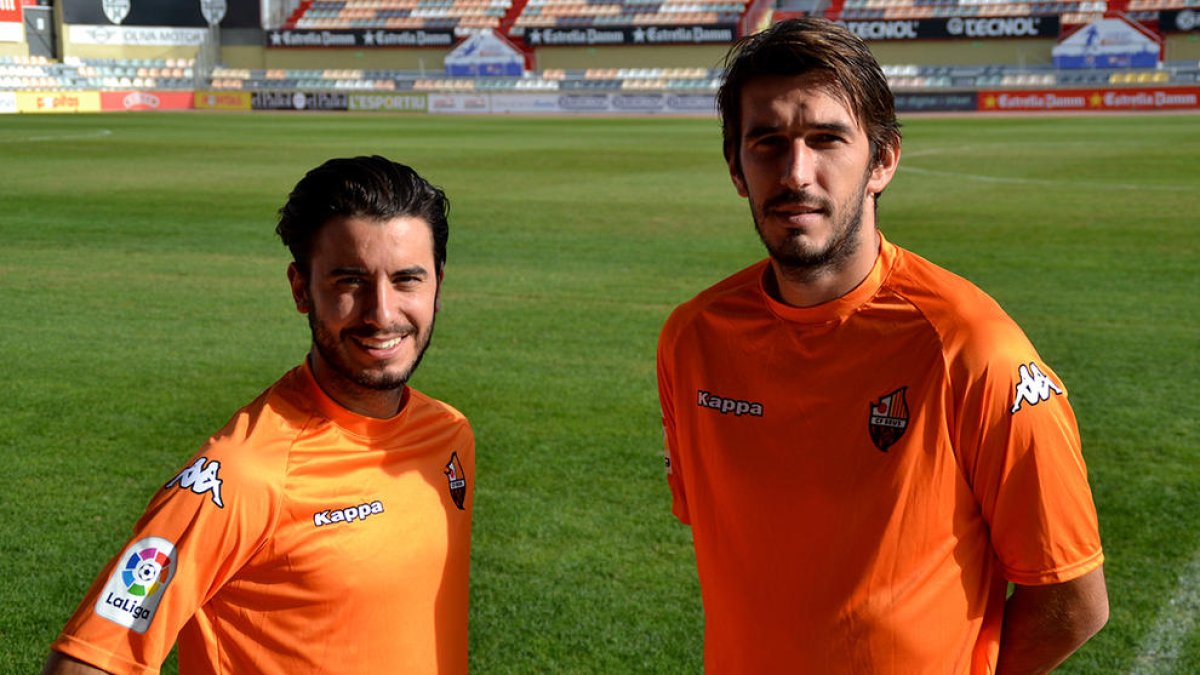 Raphael Guzzo y Dejan Lekic, con la camiseta naranja.