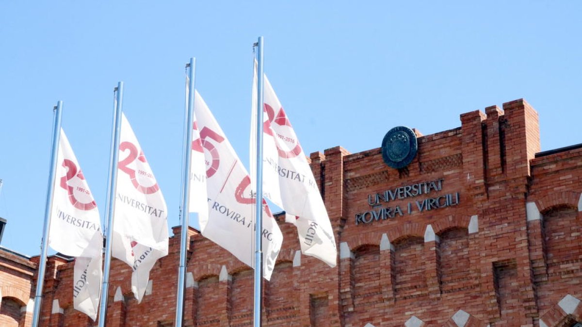 La façana del rectorat de la URV a Tarragona.