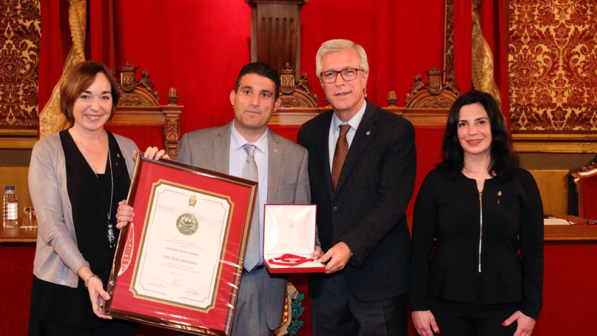 L'acte de lliurament de la Medalla de la Ciutat a Creu Roja Tarragona