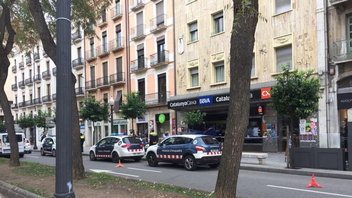 Imatge dels cossos policials a la Rambla Nova.