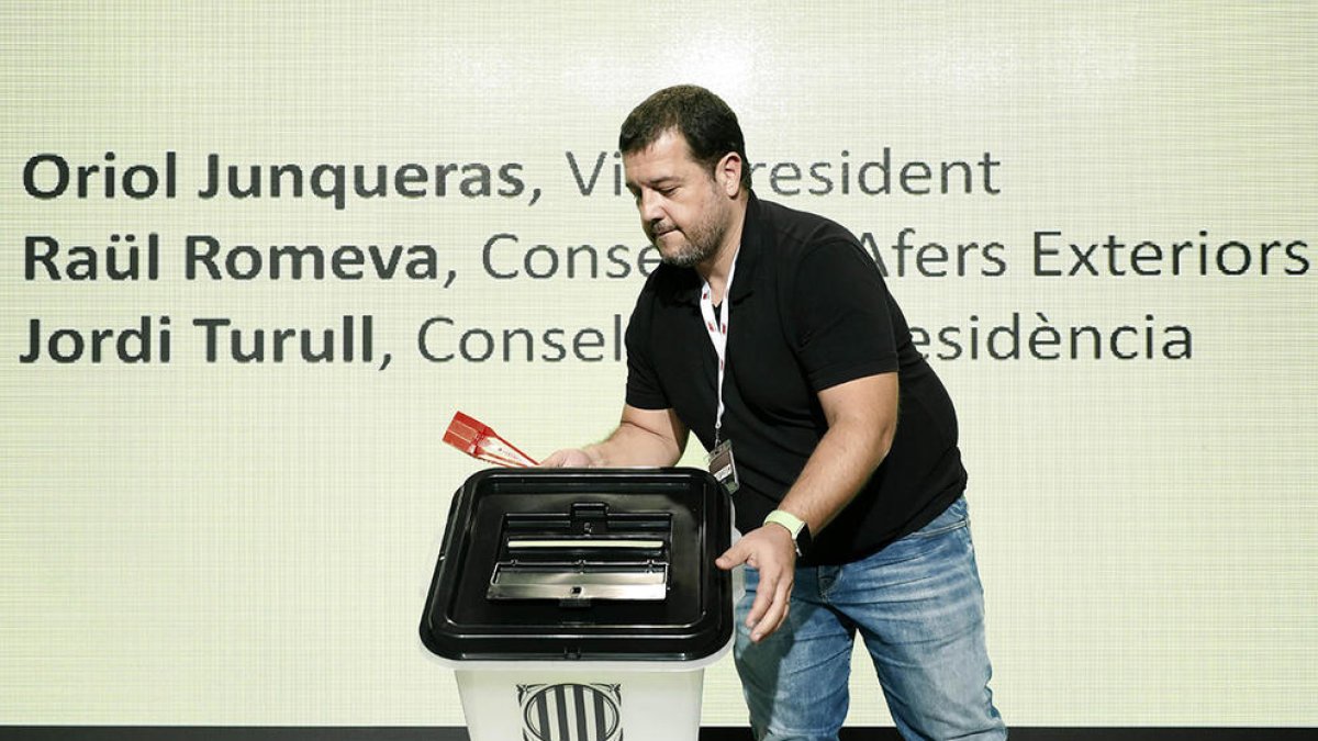 Imatge de l'urna que aquest divendres han presentat des de la GEneralitat.