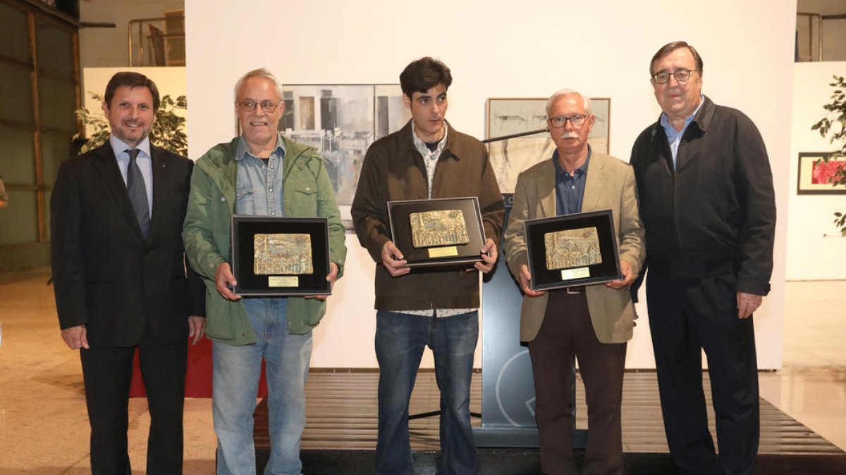 Fotografía de familia de los premiados.