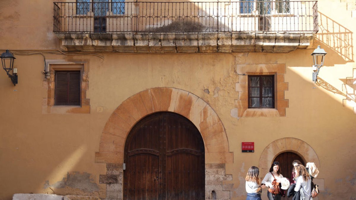 El Palau del Cambrer va ser residència reial, durant molts anys, i de personalitats històriques.