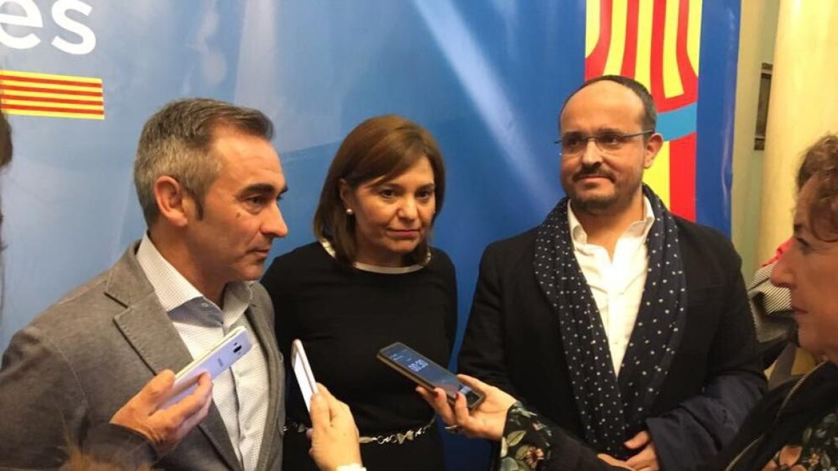 President del PP a Tarragona, Alejandro Fernández, amb membres del PP de Castelló el dia 10.