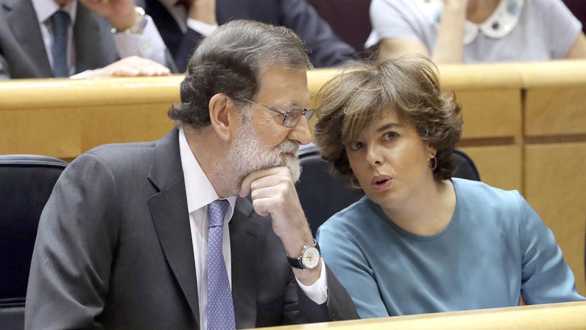 Mariano Rajoy y Soraya Sáenz de Santamaría en el Senado