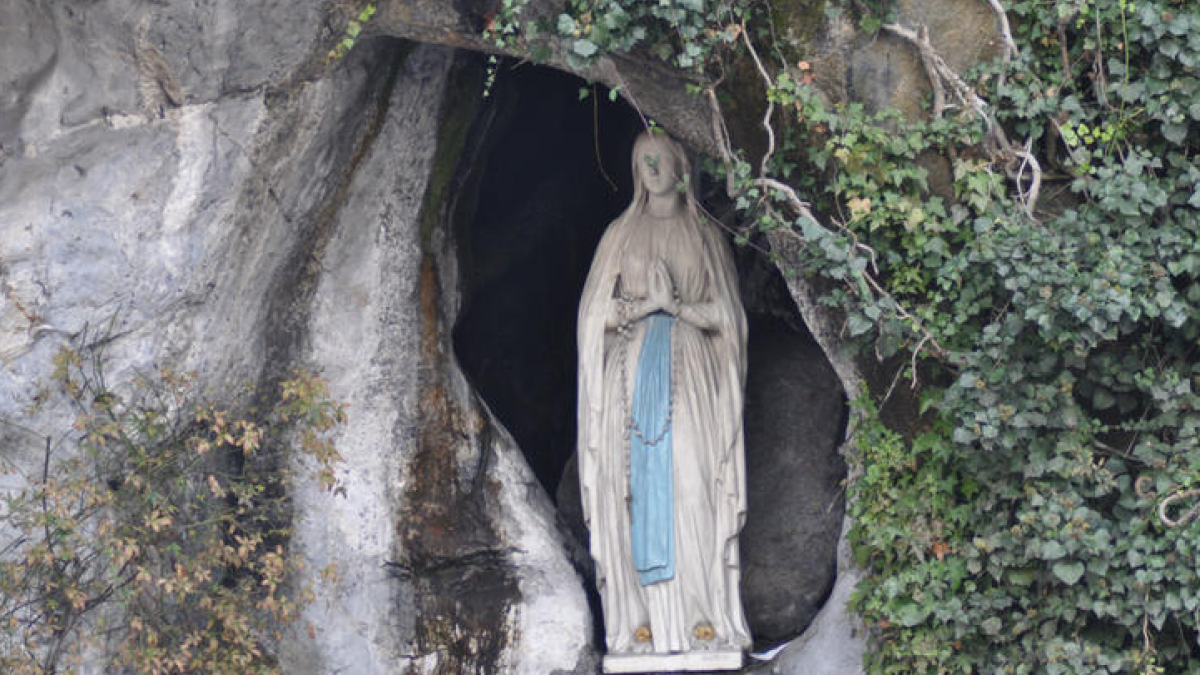 La Virgen de Lourdes.