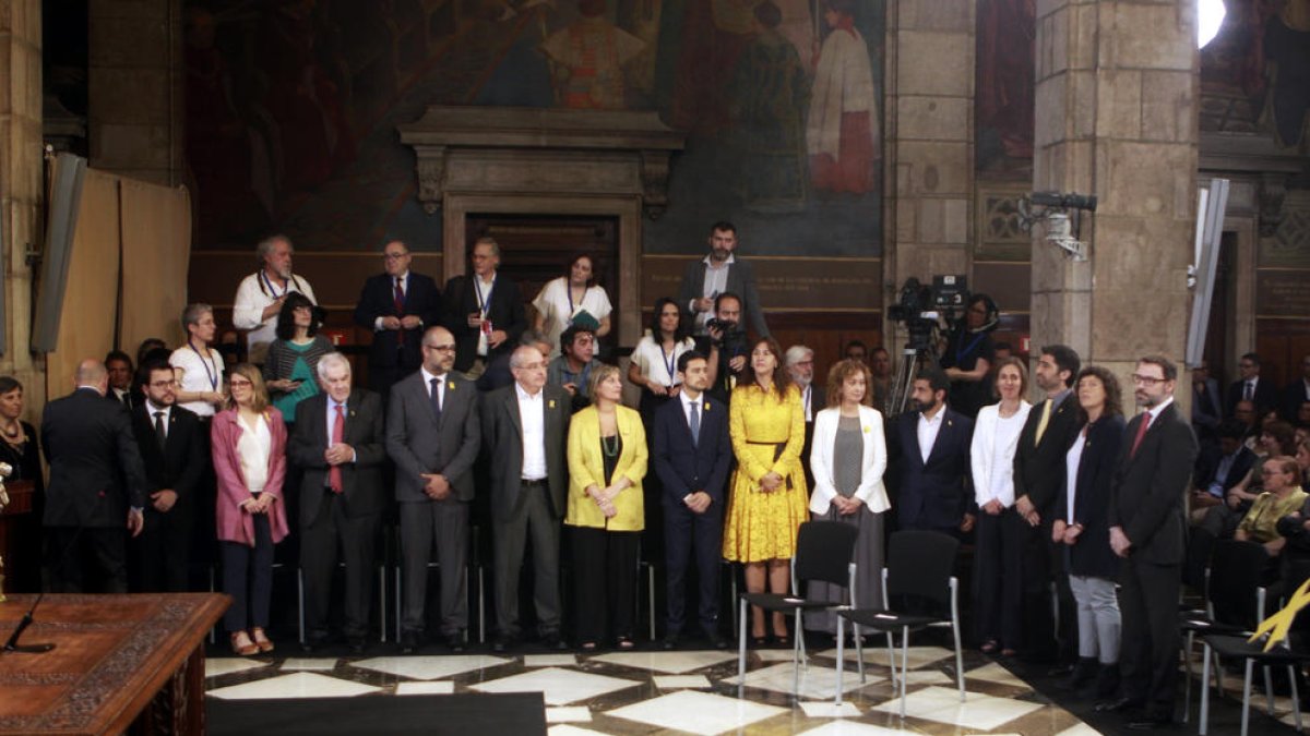 Els futurs consellers en l'acte de presa de possessió del nou Govern.