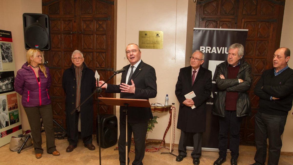 El alcalde de Reus, Carles Pellicer, Raimon, Ramon Nadal y Arturo Gaia en la presentación.