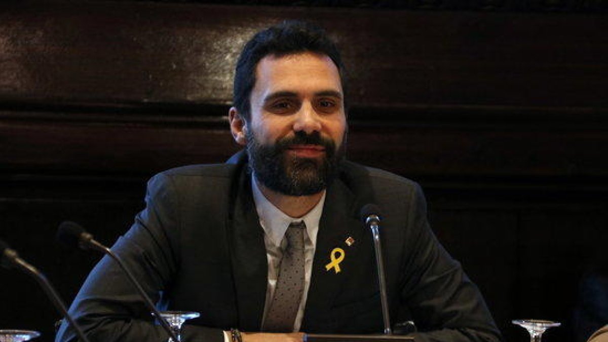 Plano medio del presidente del Parlamento, Roger Torrent, este martes 13 de febrero.