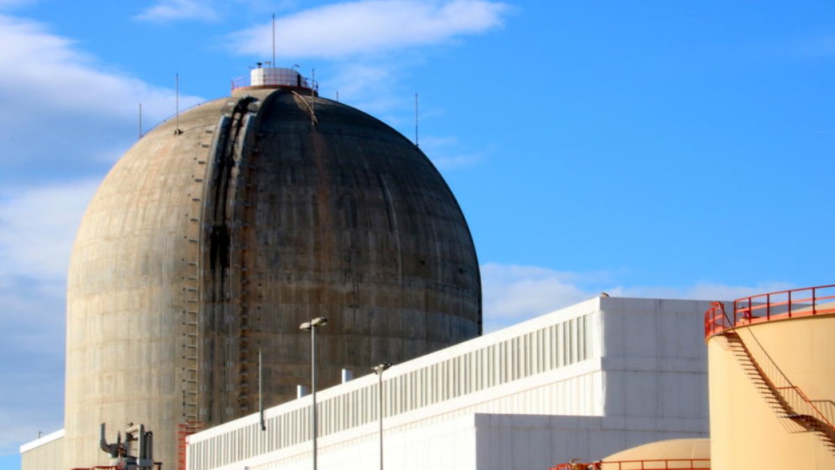 Imagen de archivo del edificio de contención del reactor de Vandellòs II.