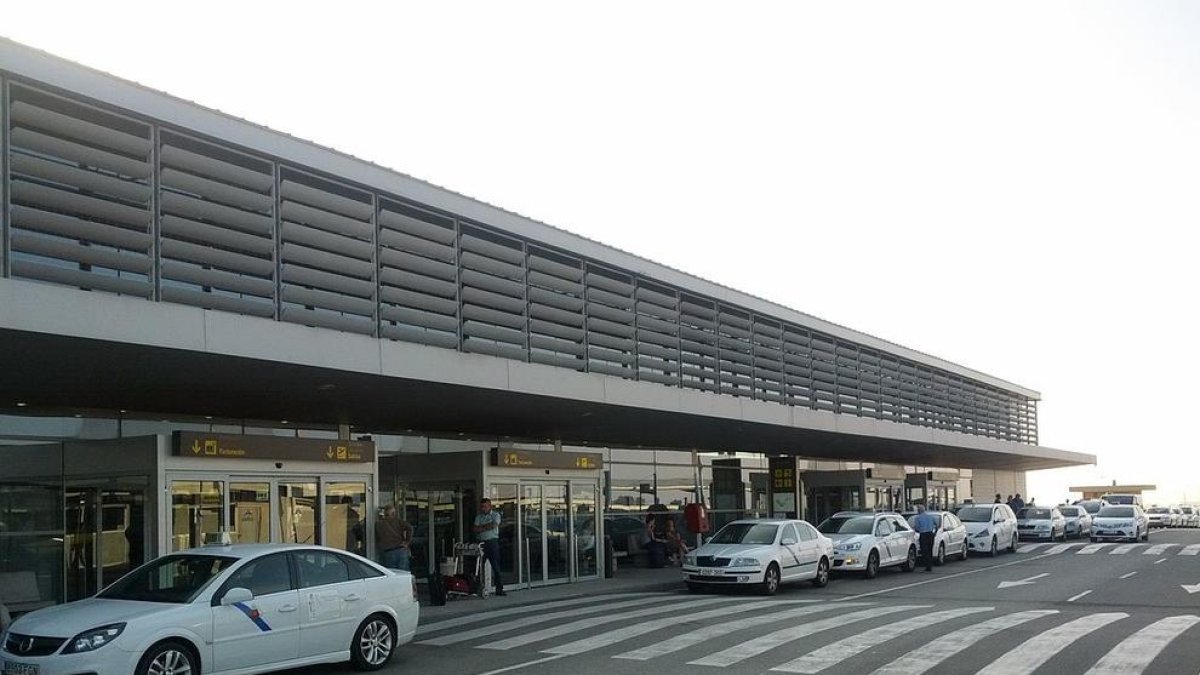 Imagen de la entrada del aeropuerto de Reus.