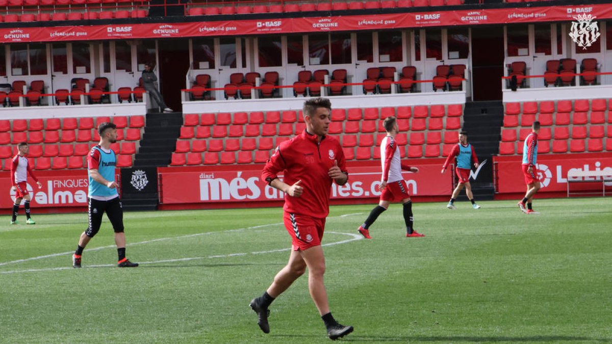 Pol Prats en un entrenament amb el Nàstic al Nou Estadi