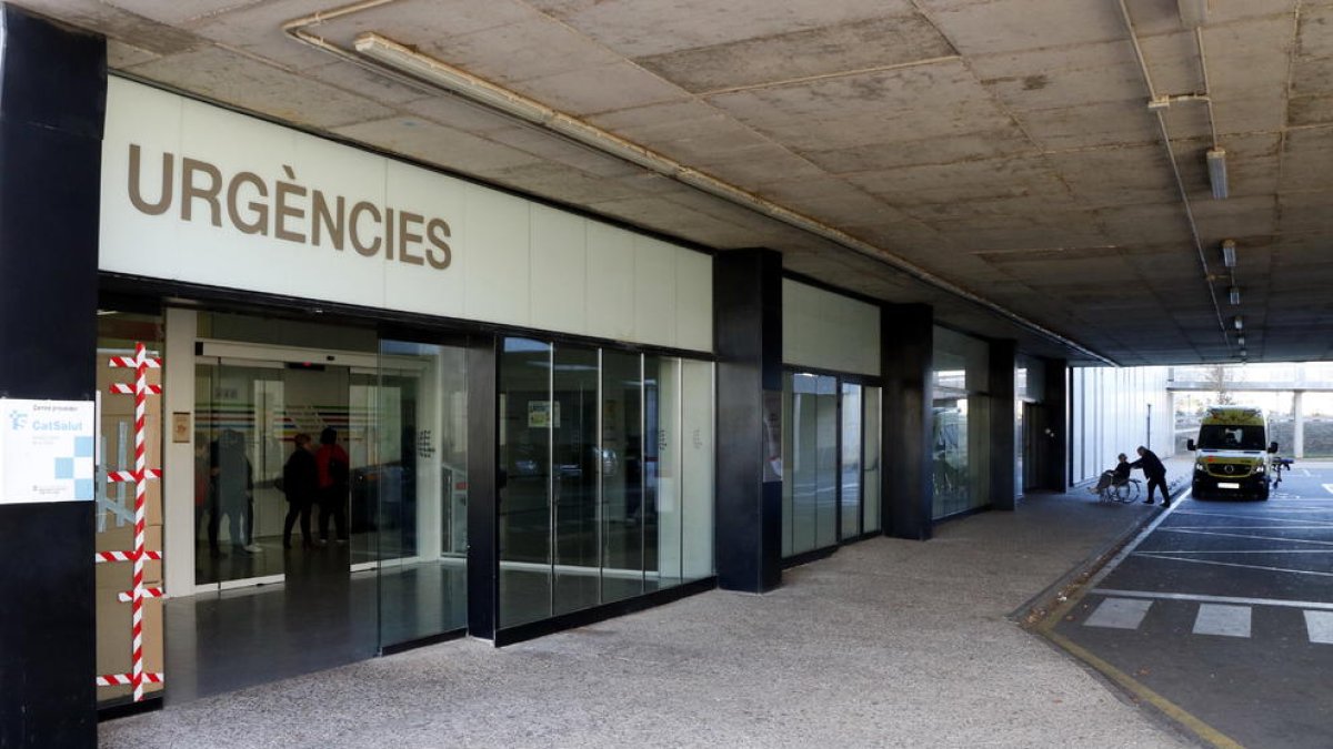 Pla general de l'accés a l'àrea d'Urgències de l'Hospital Sant Joan de Reus. Imatge del 18 de gener del 2018