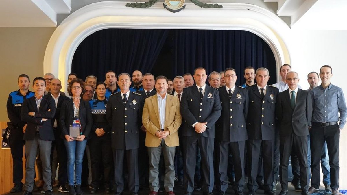 Imatge de les autoritats portuàries durant la celebració del Dia de la Policia Portuària.