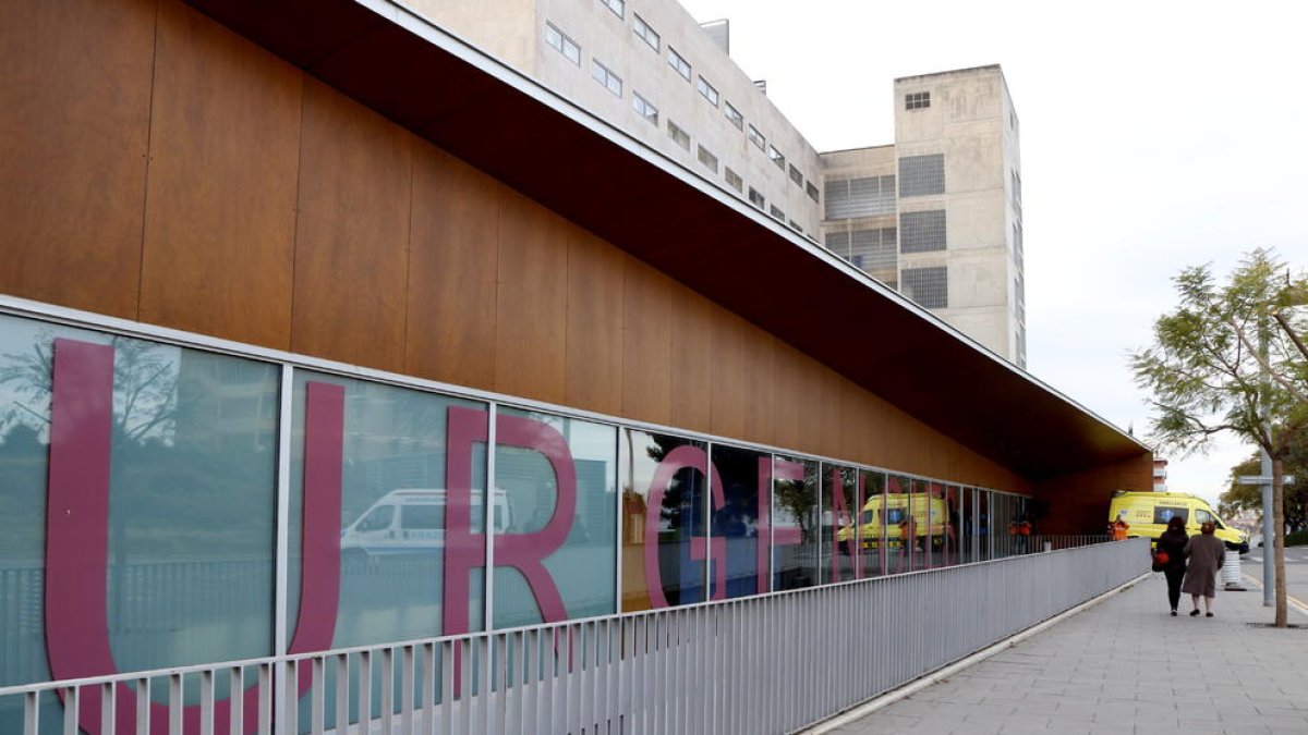 Pla general de l'exterior de l'àrea d'Urgències de l'Hospital Joan XXIII de Tarragona. Imatge del 8 de gener del 2018