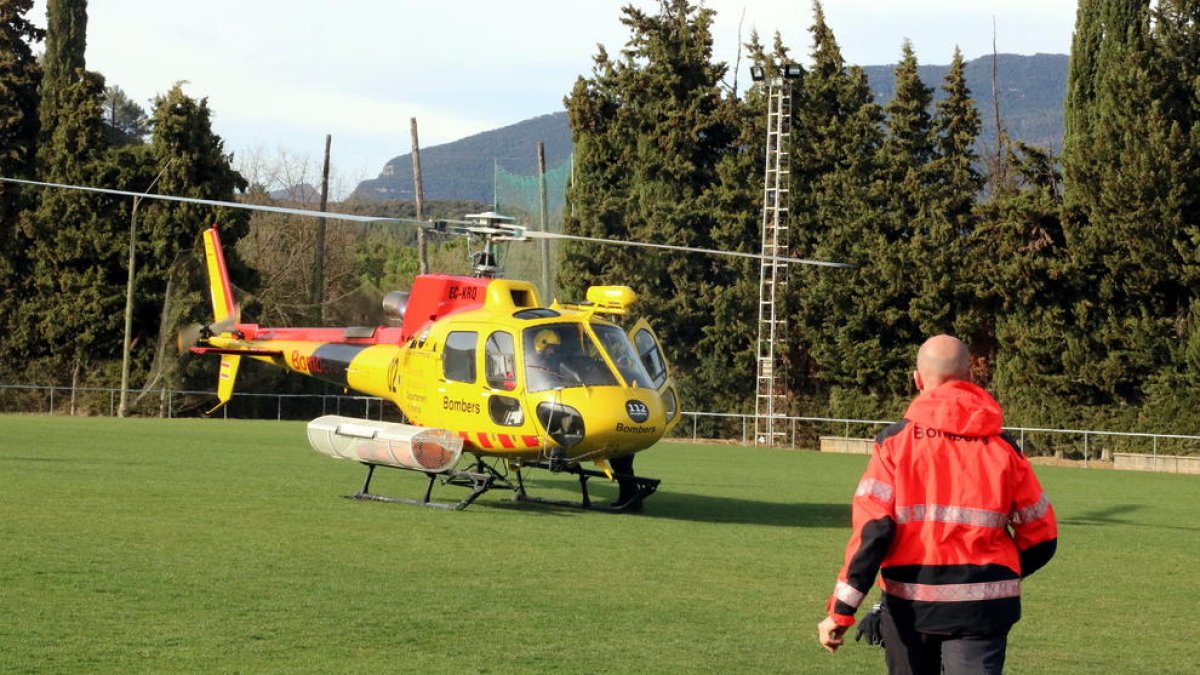 L'helicòpter que ha participat en les operacions de rescat de la dona desapareguda a Montagut i Oix.