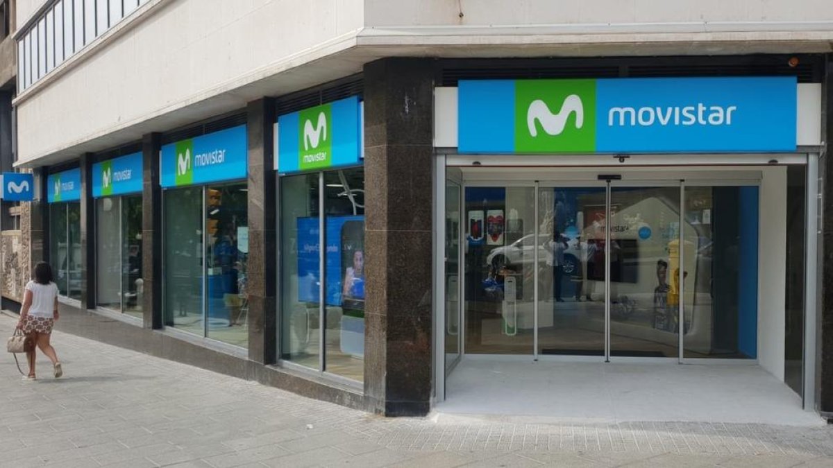 El nuevo local de la Movistar Store se encuentra en la Rambla Nova a la altura de la Font del Centenari.