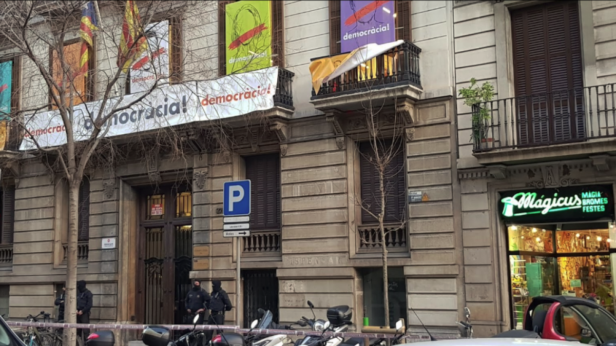 La seu d'Òmnium Cultural al carrer Diputació a Barcelona.