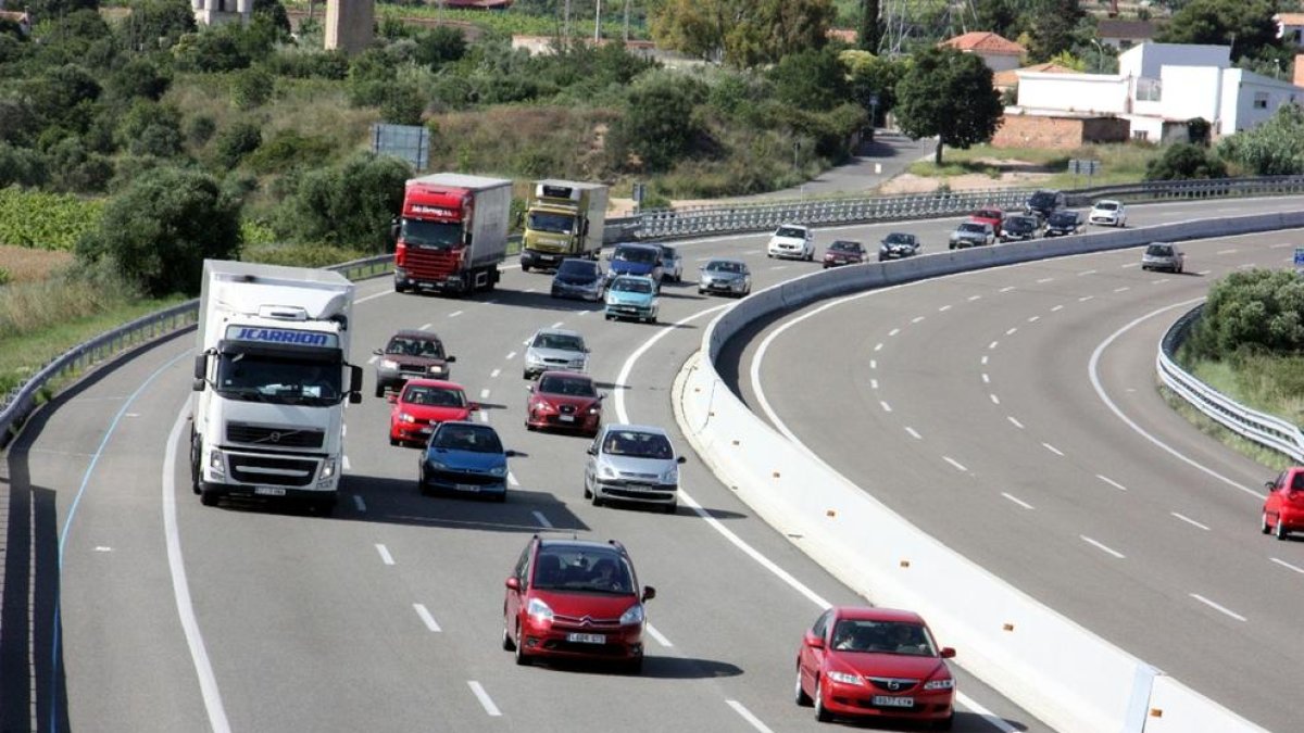 Imatge de l'autopista AP-7 al seu pas pel Vendrell.