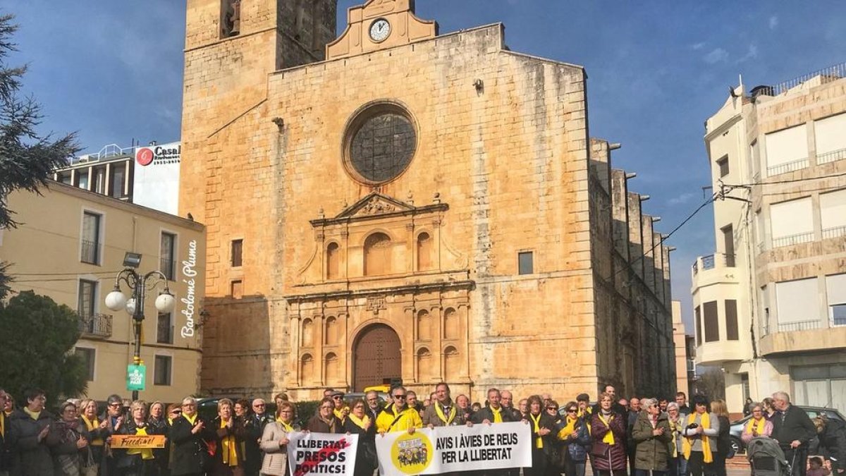 70 persones s'han reunit a Riudoms per reclamar la llibertat dels polítics catalans