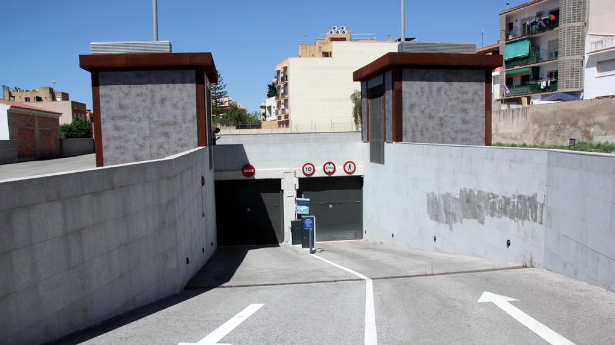 El aparcamiento de la calle de los Filadors está cerrado desde 2014.