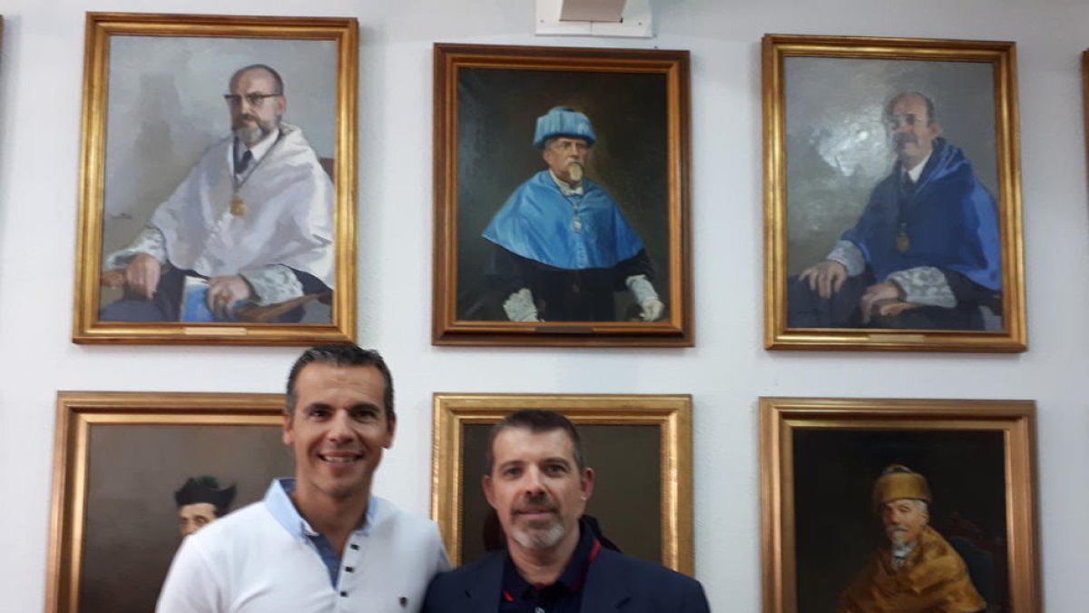 Jean-Marc Segarra (en la derecha), con el que será el nuevo director del instituto, Jordi Satorra.