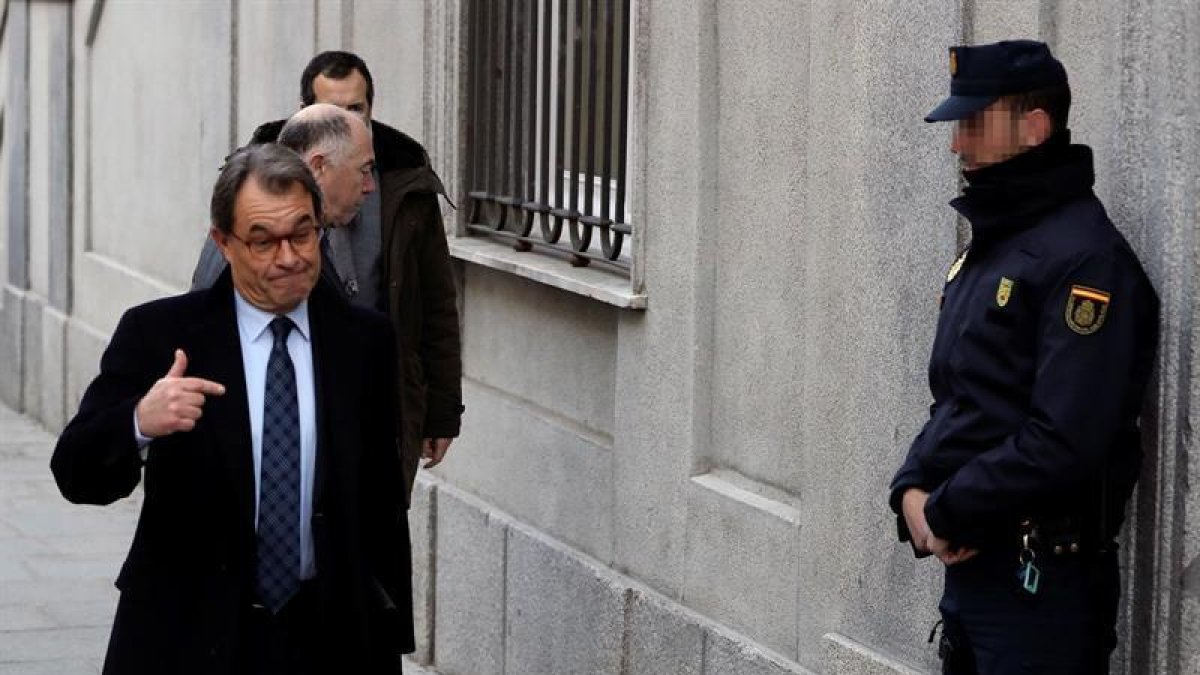 Imagen de archivo del expresidente de la Generalitat y expresidente del PDeCAT Artur Mas, llegando al Tribunal Supremo.