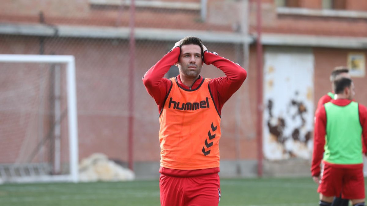 César Arzo, durante un entrenamiento con el Nàstic a principios del mes de febrero.