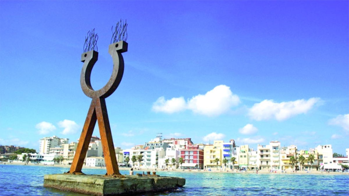 L'escultura, obra de Rafael Bartolozzi, es va instal·lar al mar l'any 1999.