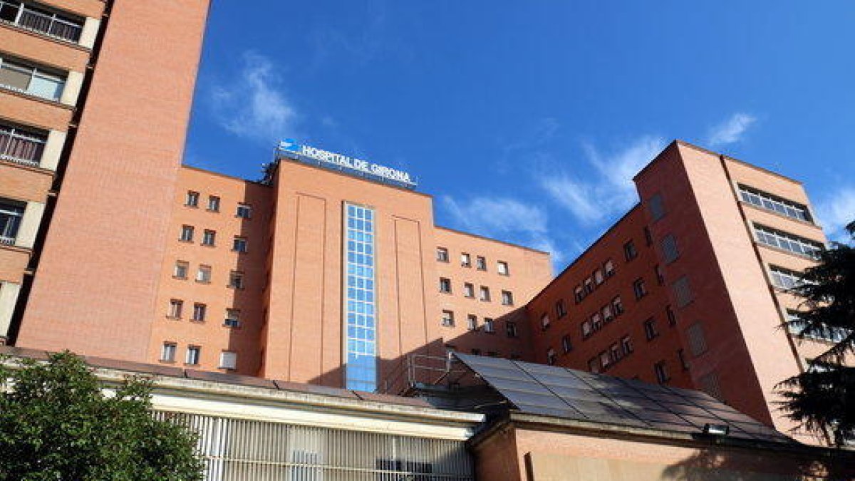 Foto de la façana de l'hospital Trueta de Girona.