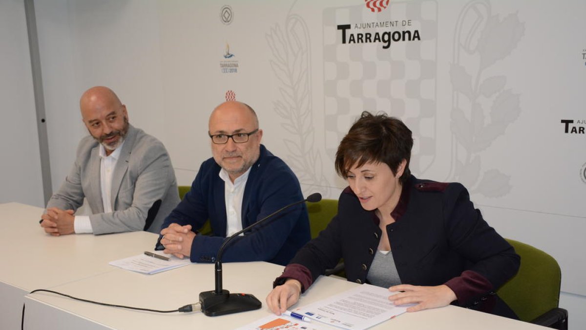 El programa lo han presentado el concejal de Desarrollo Económico del Ayuntamiento de Tarragona, Francesc Roca; el director de Fundación Telefónica Catalunya, Joan Cruz y la portavoz de la Fundación Santa Maria la Real, Soraya de les Sías.