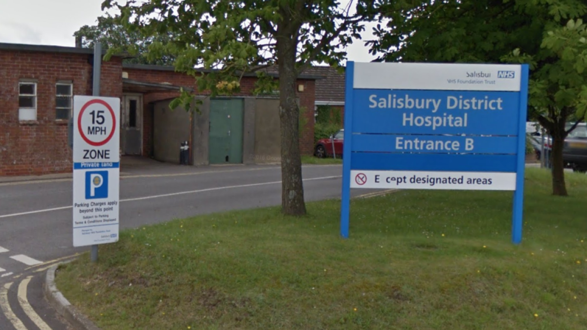 Imatge de l'entrada a l'Hospital del Districte de Salisbury.