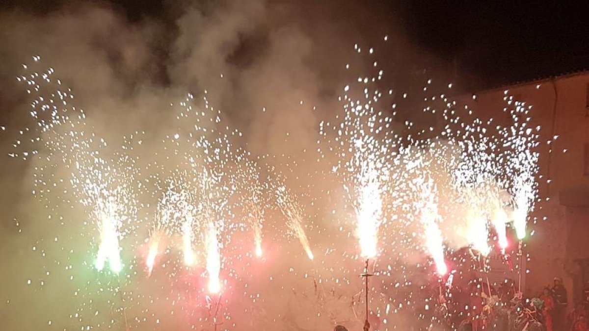 Una colla dels diables que van participar ahir al concurs