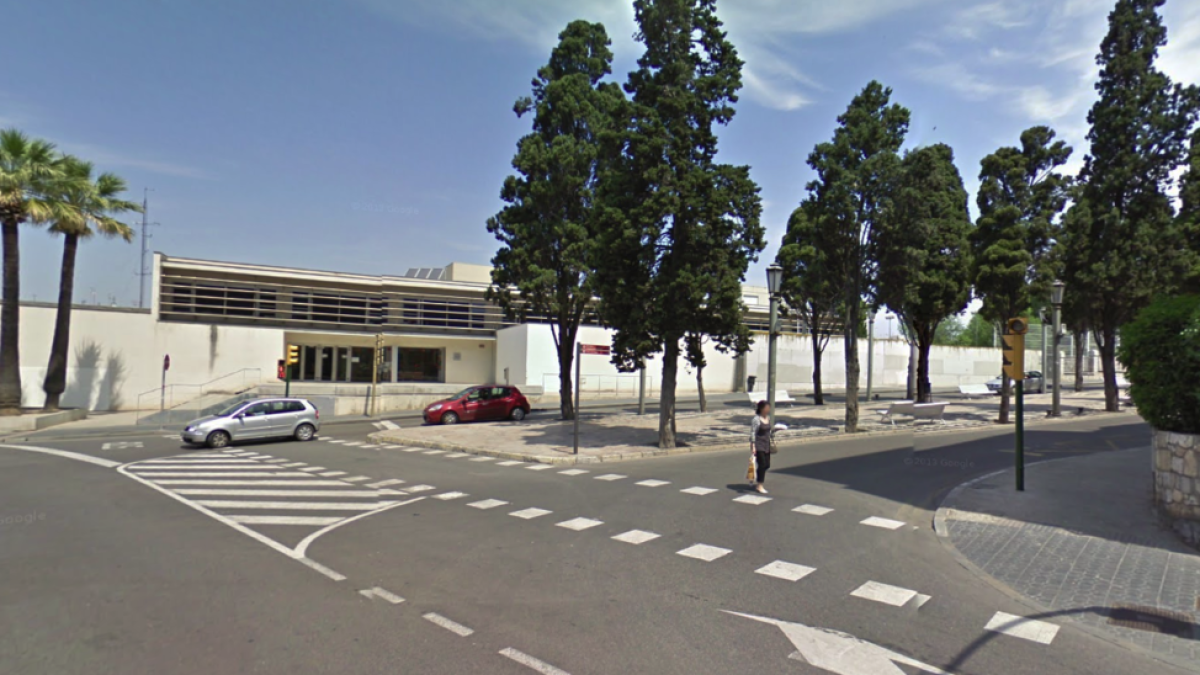 L'atropellament s'ha produït davant l'Escola Saavedra de Tarragona.
